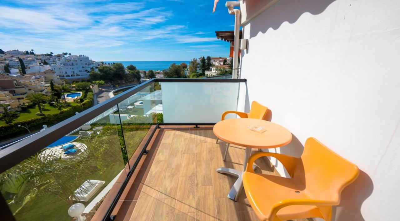 Doppel-/ Zweibettzimmer mit Terrasse und Meerblick